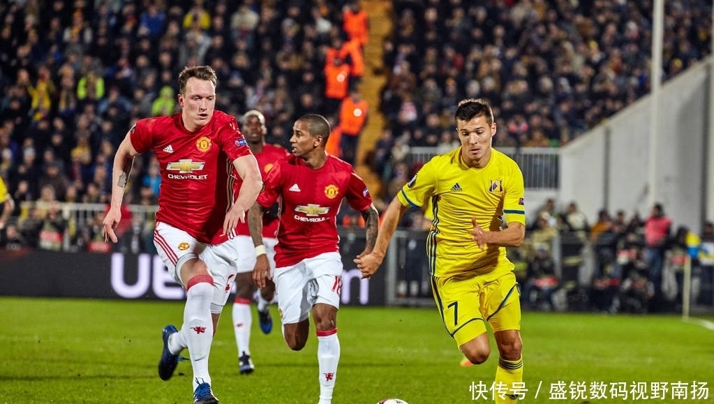 足球事业拼 足球事业拼